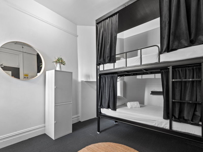 Potts Point Budget Stay - Near Kings Cross Station - Self Check-in, Sydney, Australia