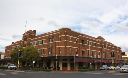 The Sampson - Orange, Orange, Australien