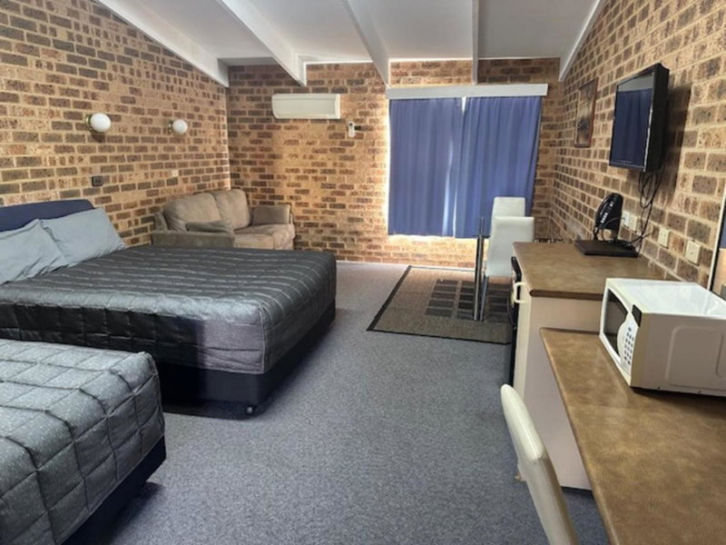 Clock Tower Motor Inn, Coonabarabran, Australia