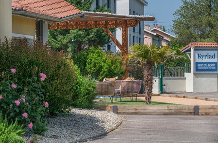 Kyriad Lyon Est - Bron Eurexpo Le Cottage, Bron, Франция