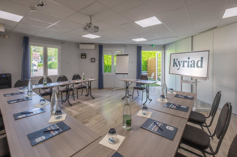 Kyriad Lyon Est - Bron Eurexpo Le Cottage, Bron, Франция