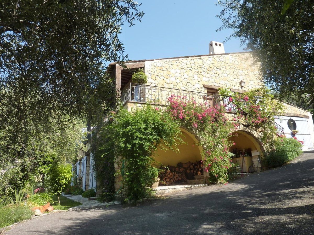 Отель · Lou Candelou, Grasse