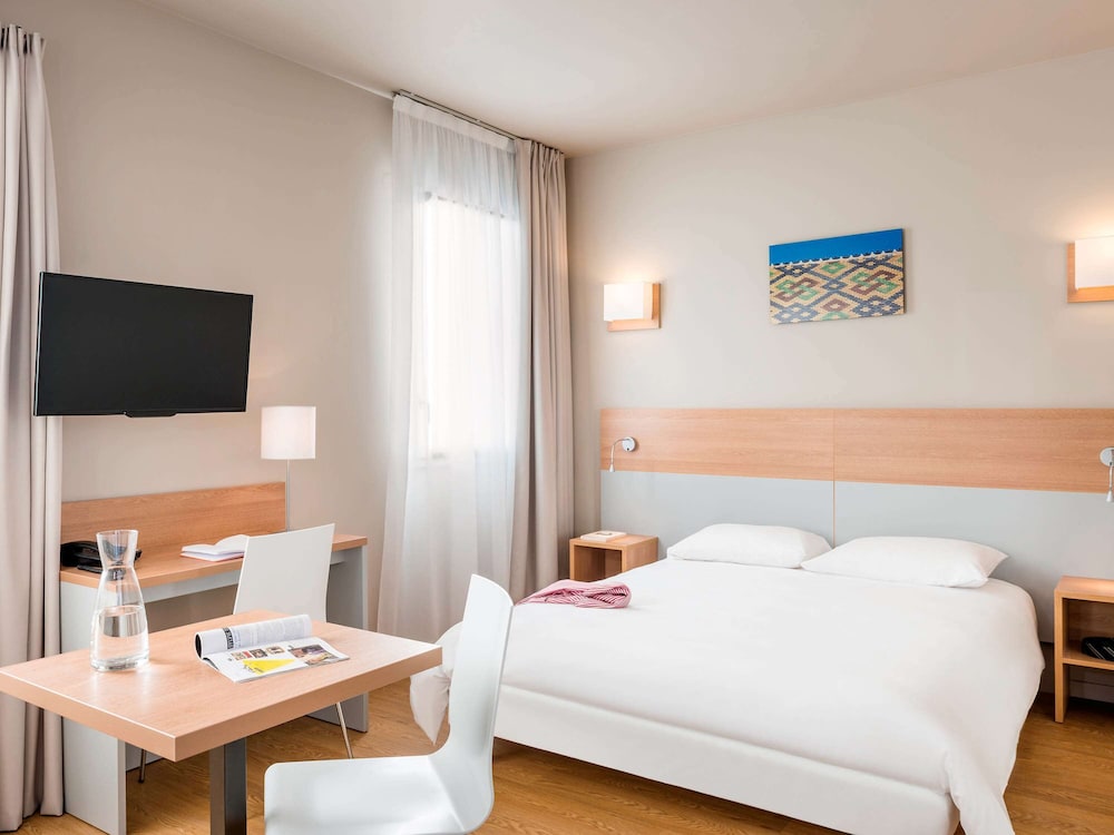 Hotel · Aparthotel Adagio Access Dijon République, Dijon