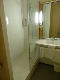 Hôtel ibis Cambrai, Fontaine-Notre-Dame, France