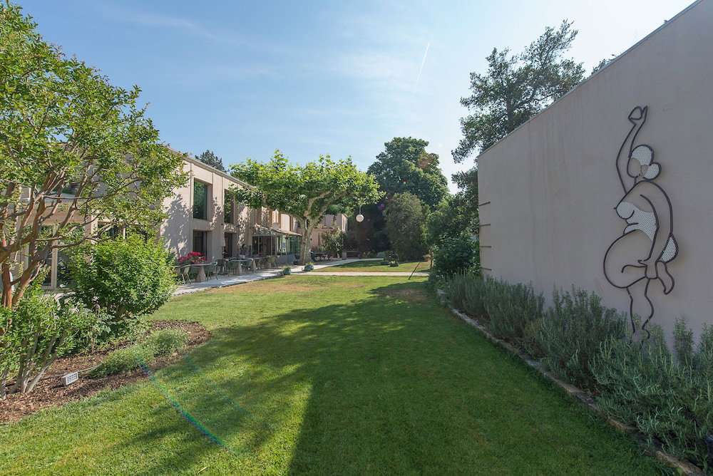 Hotel 96, Frankreich