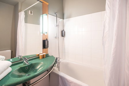 B&B HOTEL Rouen Centre Rive Gauche, Rouen, France