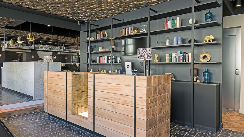 ibis Styles Laval Centre Gare, Laval, France