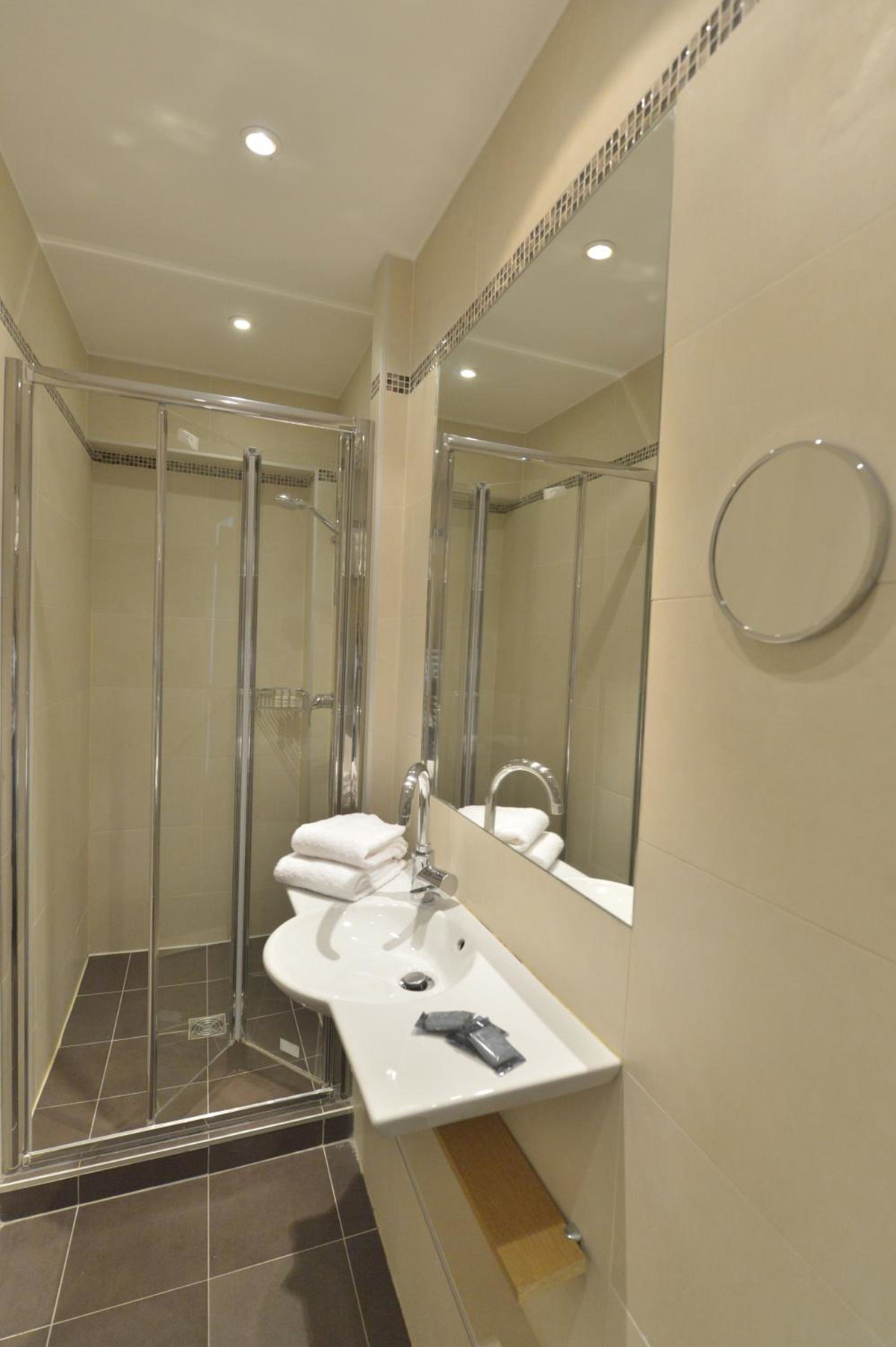 Hôtel Renoir Montparnasse, Франция