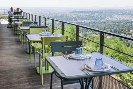 L'Ermitage Hôtel Cuisine-À-Manger, Saint-Cyr-au-Mont-dʼOr, France