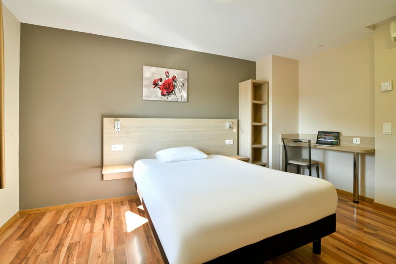 B&B HOTEL Bollène, Bollène, France
