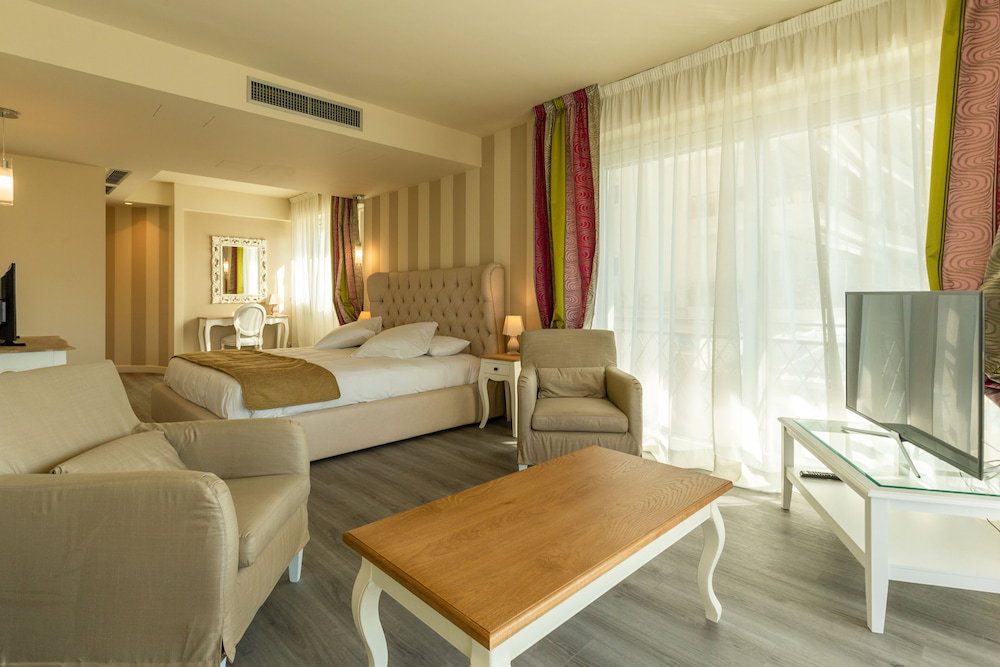 Hotel · La Dolce Vita Hotel, Menton