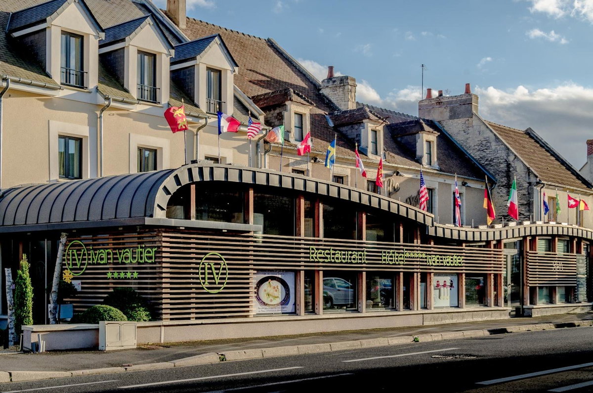 Отель · Hotel Restaurant Ivan Vautier, Caen