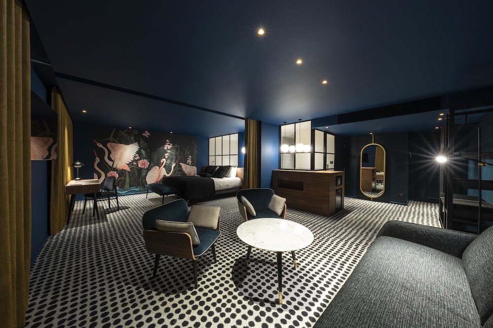 Hôtel · Baud Hôtel Restaurant, Bonne