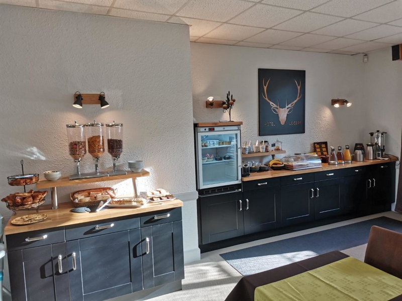 Logis Hotel Le Cerf, Briare, France