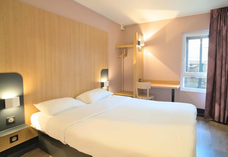 B&B HOTEL Dreux Centre, Dreux, France