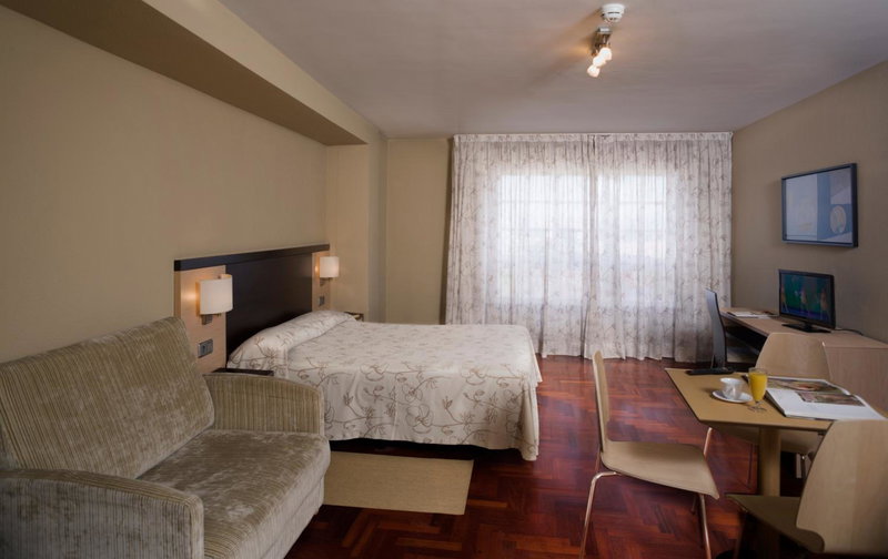 Apartamentos Portazgo, A Coruña, Spain