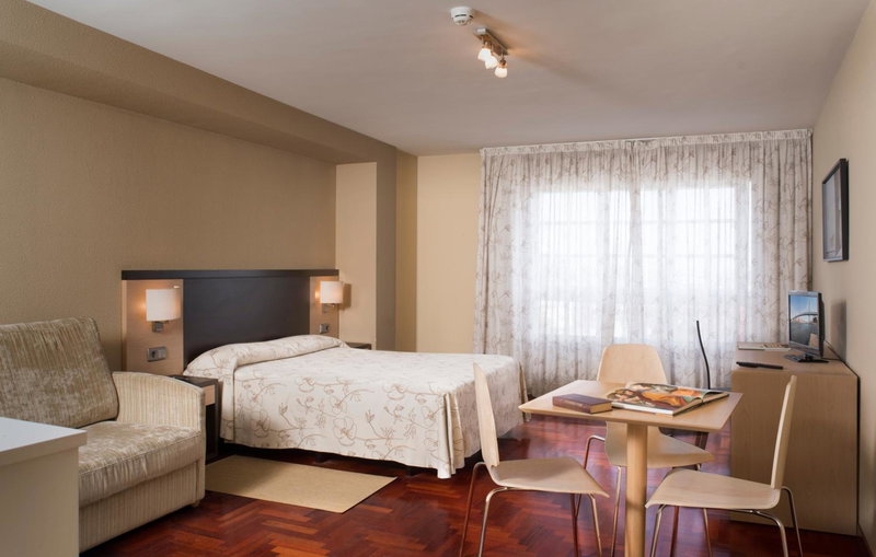 Apartamentos Portazgo, A Coruña, Spain