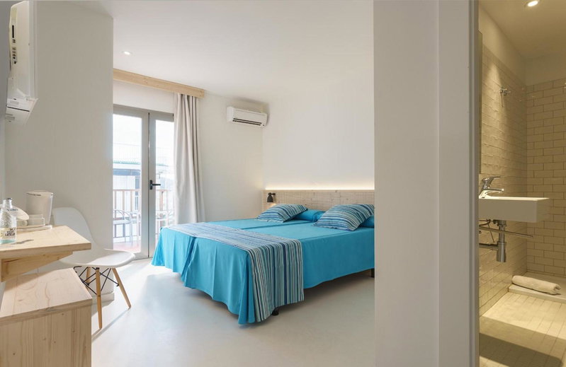 Eolo Affiliated by FERGUS, Port de Pollensa, Spain