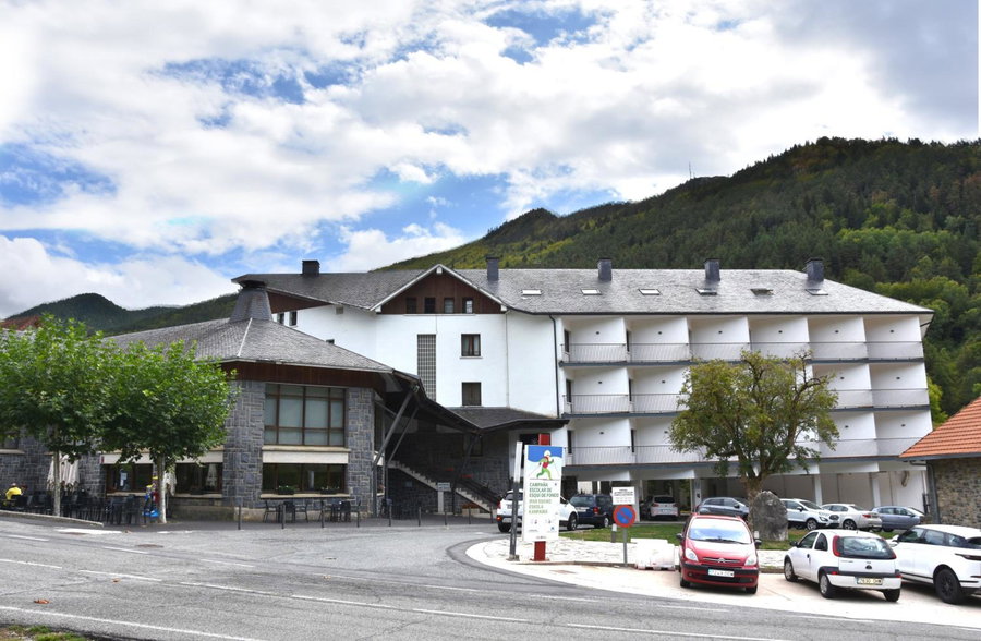 Hotel y Apartamentos SNÖ Isaba, Isaba, Spain