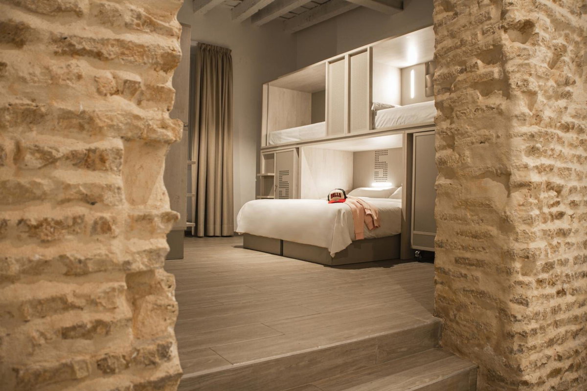 Room Salvador, Espagne