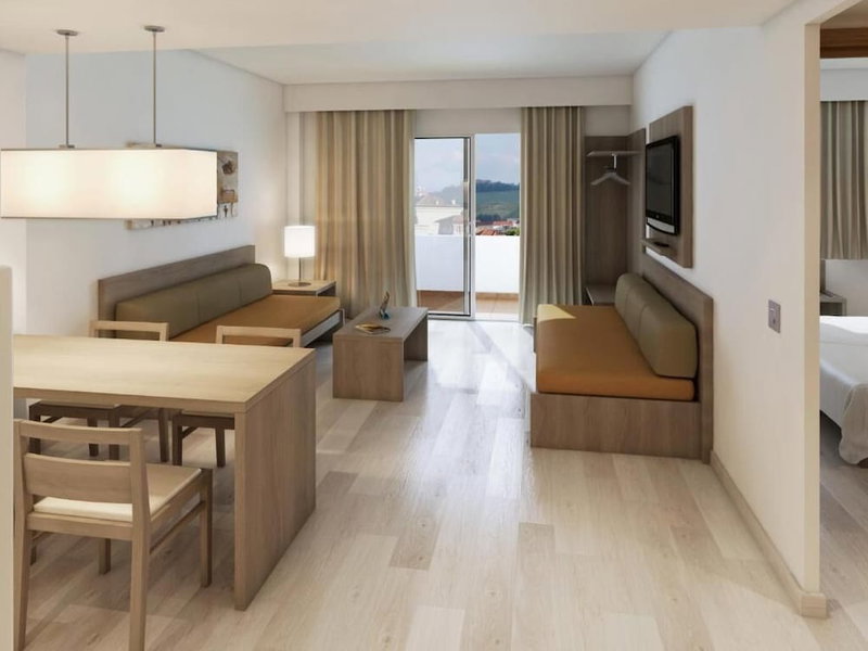 Cabot Tres Torres Apartamentos, Palma de Mallorca, Испания