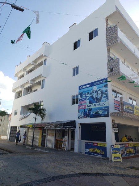 A una calle del ado 5ta avenida, Playa del Carmen, México