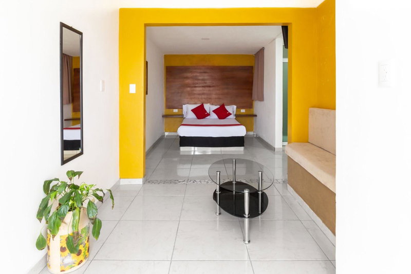 OYO Hotel Familiar Tollan Cholula, Cholula, Мексика