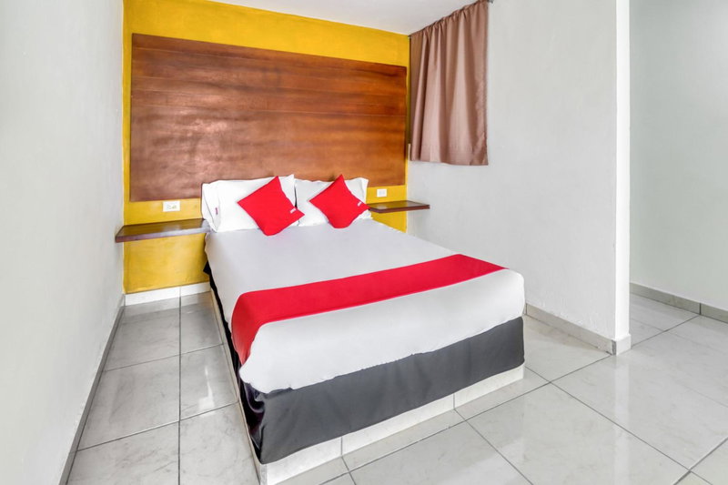 OYO Hotel Familiar Tollan Cholula, Cholula, Мексика