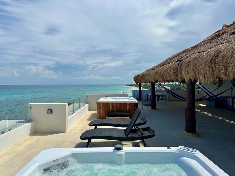 Angelina 28 Beachfront and Family Apartments - Modern and Relaxing Long Stays - 20 min from Cancun Airport, Puerto Morelos, Mexico