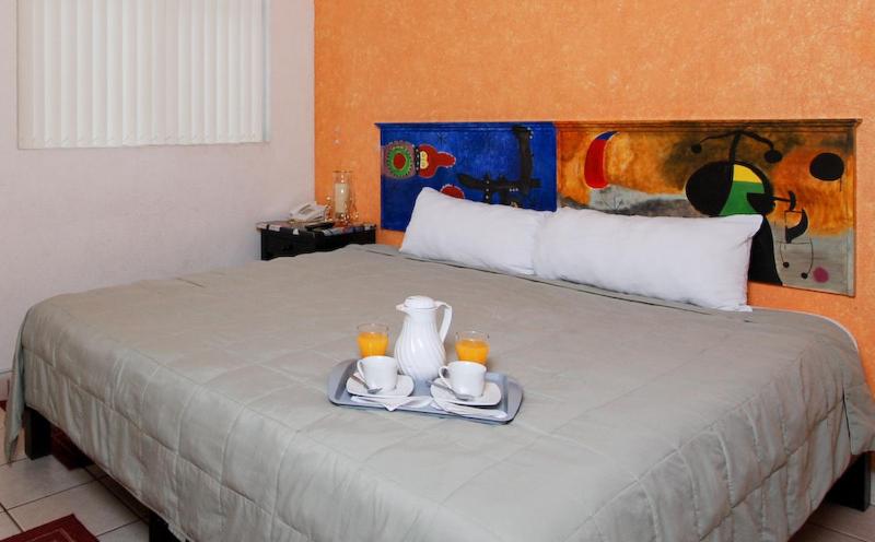 Hotel & Suites Galeria, Morelia, Мексика