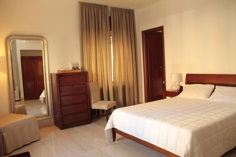 St. Peter' Six Rooms & Suites, Rome, Италия