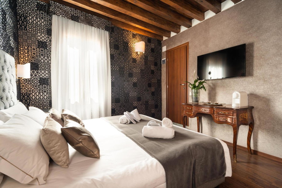 Domus Superior, Venice, Италия