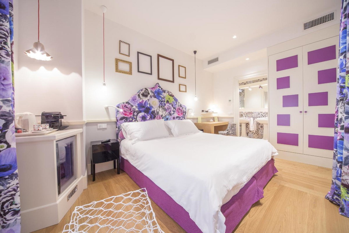 Cinque Rooms, Italien