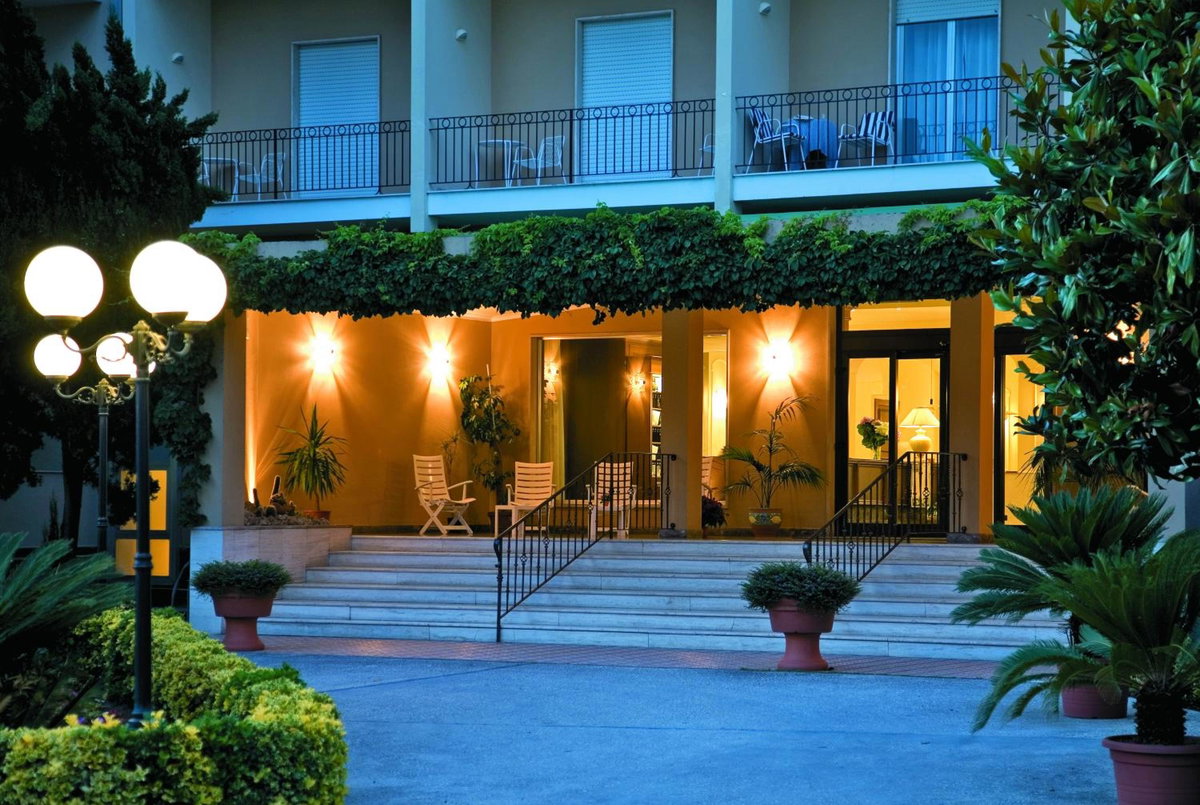 Отель · Hotel Terme Alexander, Ischia