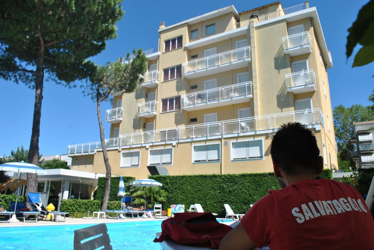 Hotel Bahama, Италия