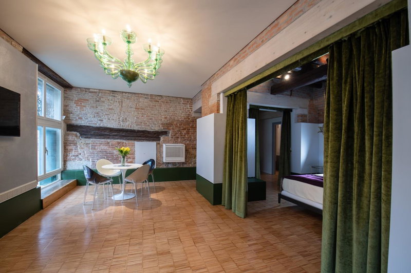 Locanda Leon Bianco on the Grand Canal, Venice, Italia