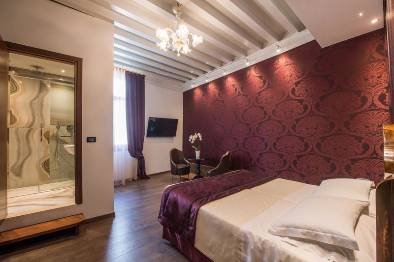 Locanda Leon Bianco on the Grand Canal, Venice, Italia