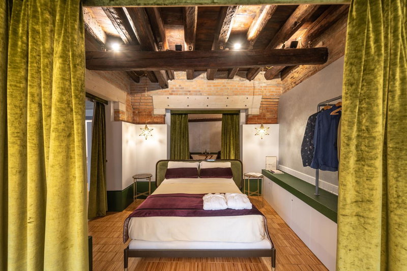 Locanda Leon Bianco on the Grand Canal, Venice, Italia