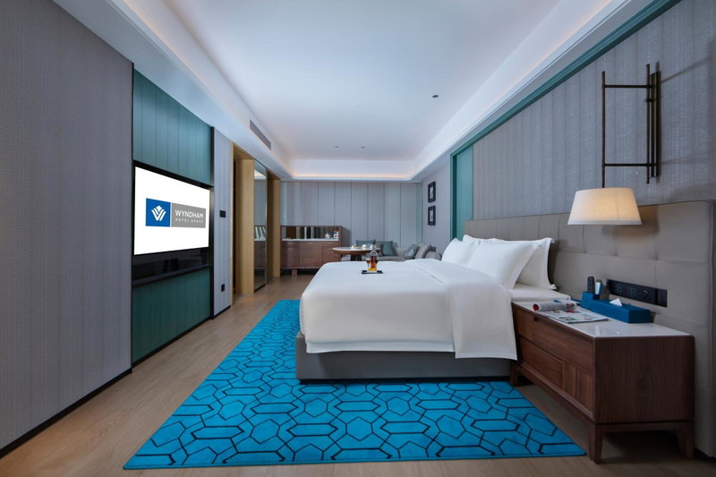Wyndham Grand Plaza Royale Hot Springs Fenghuang, Fenghuang, Китай