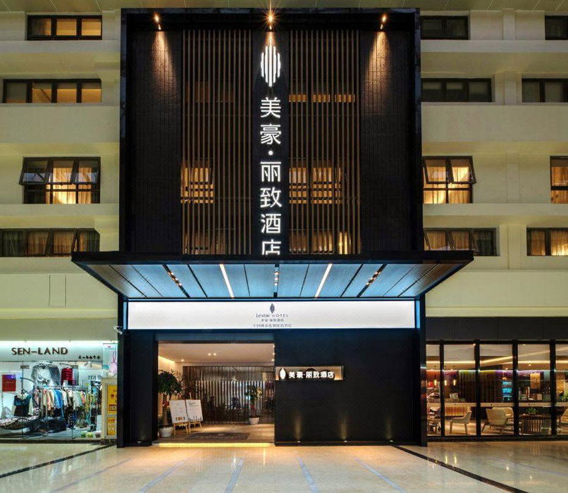 Mehood Lestie, Xiamen Zhongshan Road Pedestrian Street, Xiamen, China