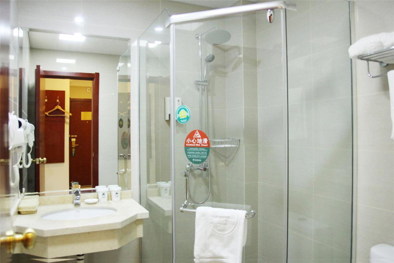 GreenTree Inn Shandong Qingdao Development District SDUST Express Hotel, Qingdao, Китай