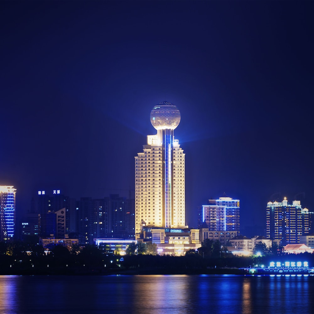 Howard Johnson Pearl Plaza Wuhan, Китай