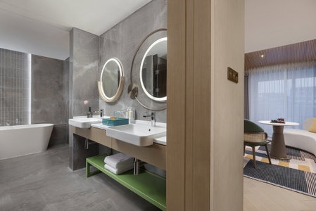 Holiday Inn Deqing Xinshi Ancient Town by IHG, Huzhou, Китай