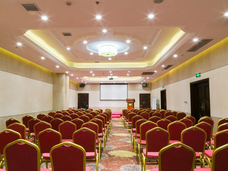 Vienna Hotel Shanghai Happy Valley, Songjiang, China