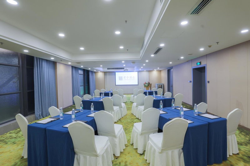Pagoda Hotel Hangzhou West Lake Wulin - City Center and Family Friendly, Hangzhou, China
