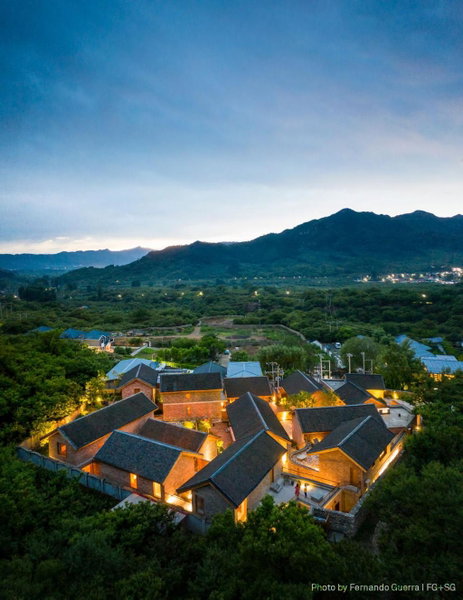 Sansa Village Boutique Hotel at Mutianyu Great Wall Adjoin to Mutianyu Great Wall - Room with the View of Great Wall - Chinese massage experience - Vehicle, Huairou, Chine