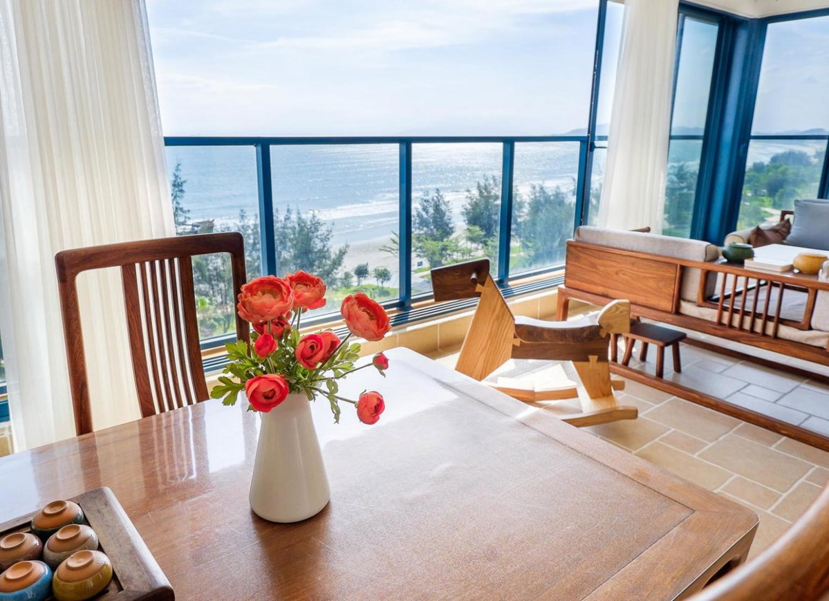 Listen to the Sea Apartment, Chine