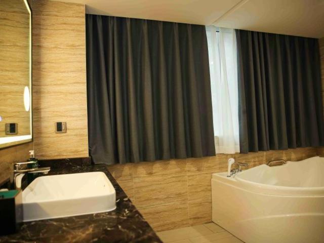 Magnolia Business Hotel Yangzhou Wanda Plaza Shunda Road, Yangzhou, China