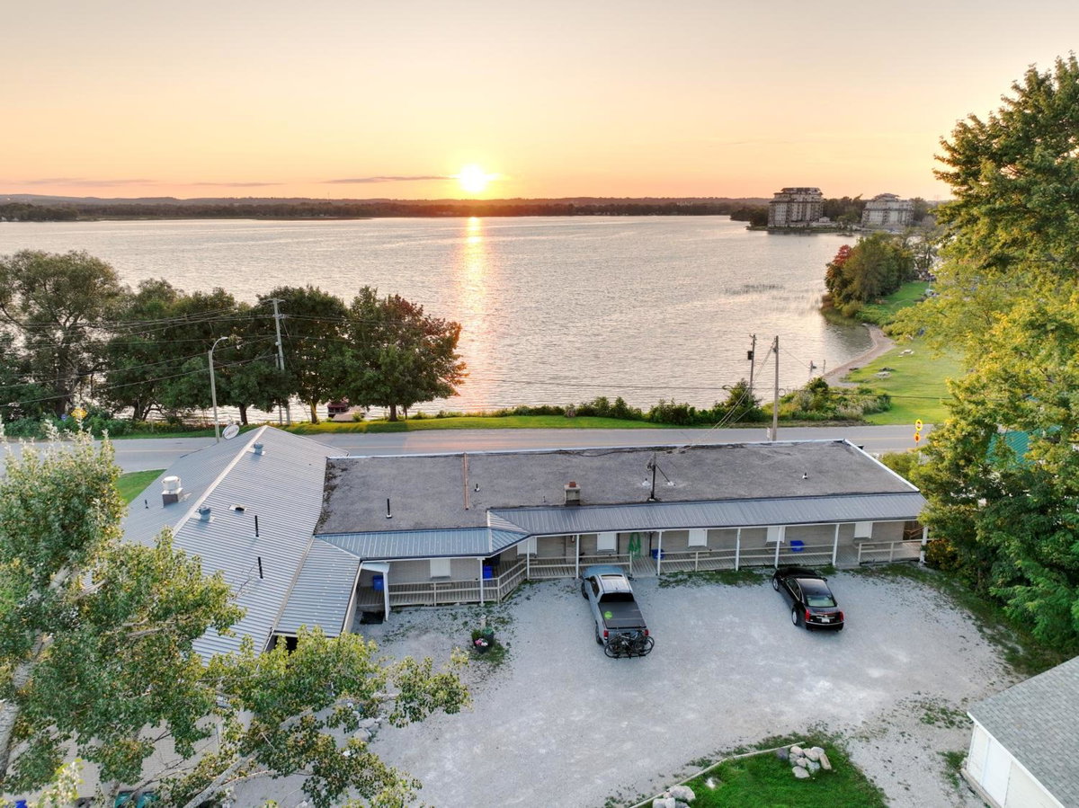 Lakeside Inn, Canada