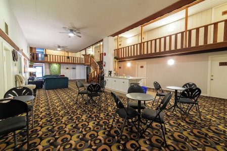 Uptowner Hotel, Creston, Canada